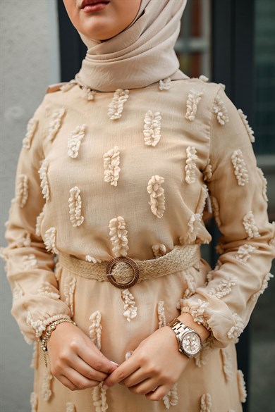 Beli Hasır Kemerli Ponponlu Elbise Bej 1803